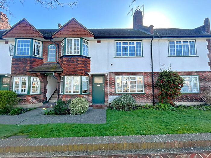 2 Bedroom Maisonette For Sale In Windmill Road, London, W5