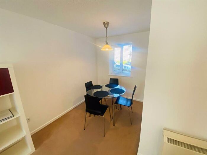 2 Bedroom Flat To Rent In B Caslon Court, Somerset Street, Bristol, BS1