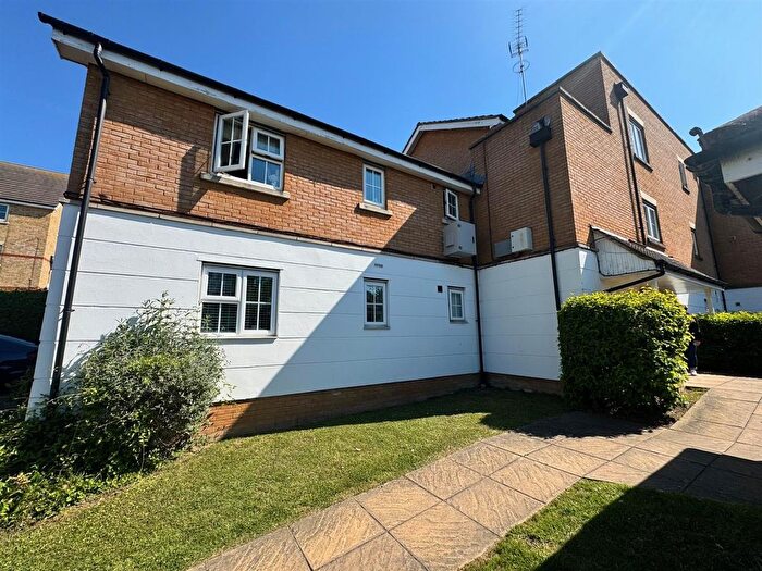 2 Bedroom Flat For Sale In Kendal, Purfleet, RM19
