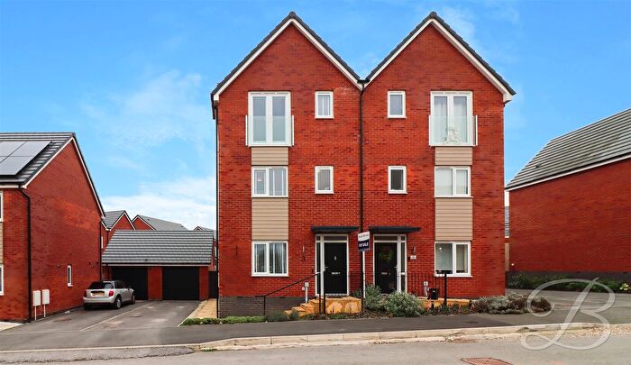 4 Bedroom Town House For Sale In Miners Avenue, Clay Cross, Chesterfield, S45