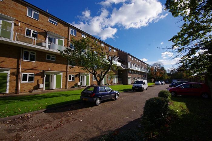 2 Bedroom Maisonette To Rent In The Ridgeway, St.Albans, AL4