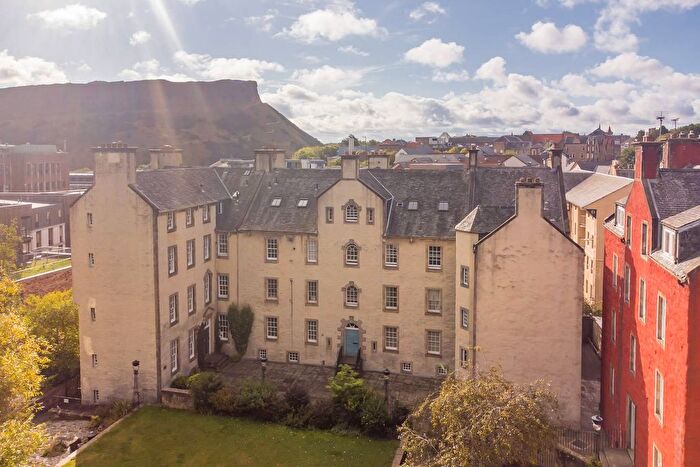 4 Bedroom Flat For Sale In / Chessels Court, Edinburgh, EH8