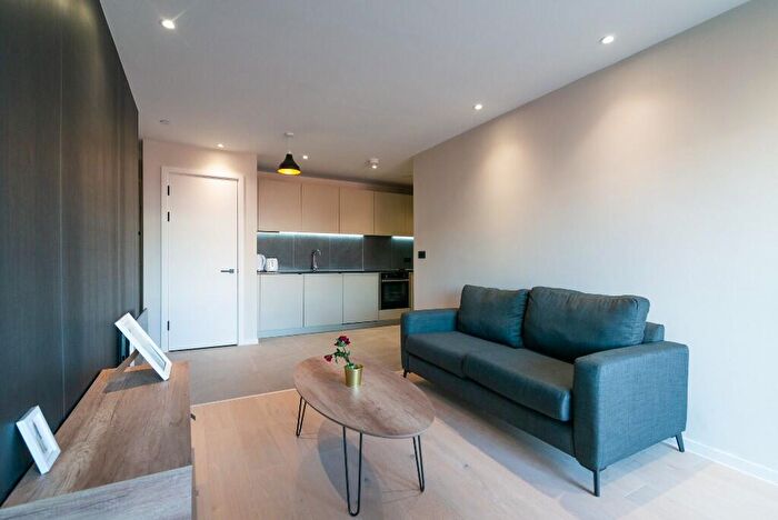 2 Bedroom Flat To Rent In City Gardens, Spinners Way, Manchester, Greater Manchester, [Ref: KhpLlt], M15