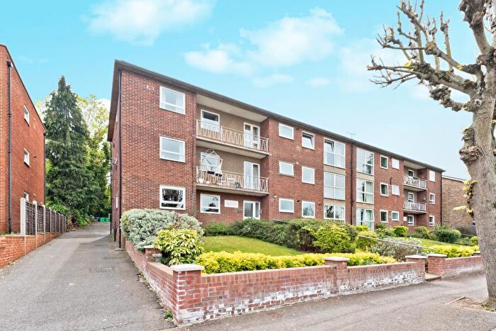 2 Bedroom Apartment To Rent In Surbiton, KT5