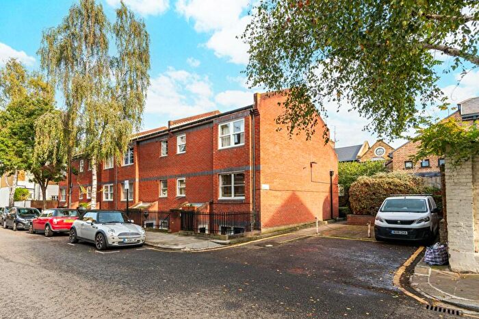 2 Bedroom Flat To Rent In Uverdale Road, Chelsea, London, SW10