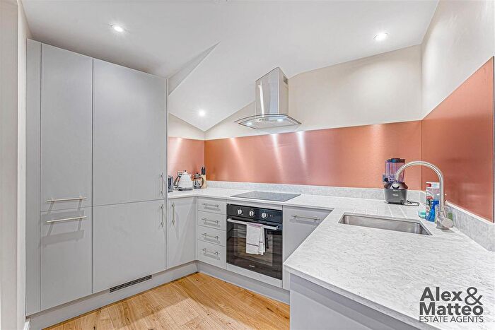 2 Bedroom Flat For Sale In Rotherhithe Street, Rotherhithe, SE16