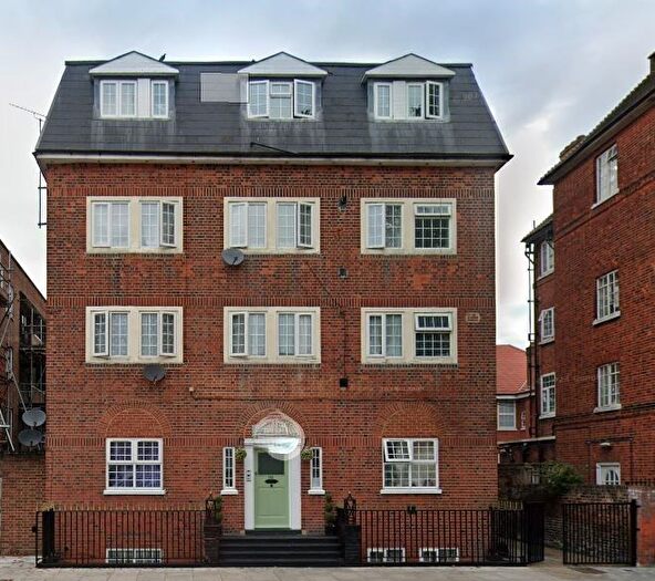 1 Bedroom Flat To Rent In Romford Road, London, E15