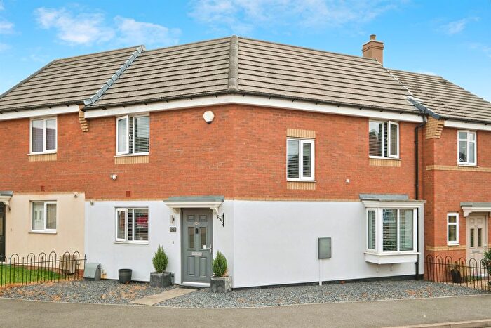 3 Bedroom Semi-detached House For Sale In Northumberland Way, Walsall, WS2