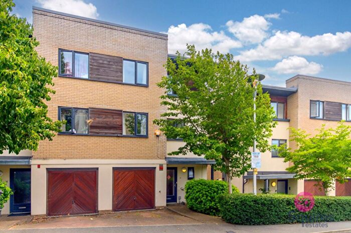4 Bedroom Semi-Detached House To Rent In Thirleby Road, London, NW7
