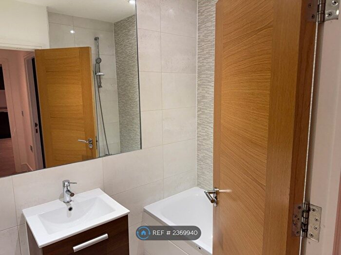 1 Bedroom Flat To Rent In Station Road, Gerrards Cross, SL9