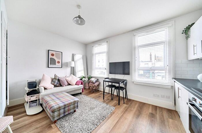 1 Bedroom Apartment For Sale In Lewisham Way, London, SE14
