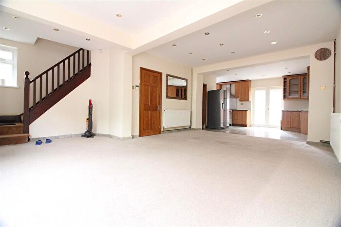 4 Bedroom Semi Detached House To Rent In Fern Lane, Hounslow, TW5