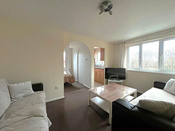 1 Bedroom Flat To Rent In Whitehead Close, N18