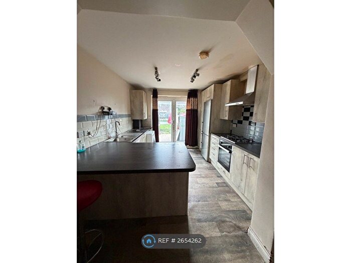 3 Bedroom Maisonette To Rent In East Walk, Hayes, UB3