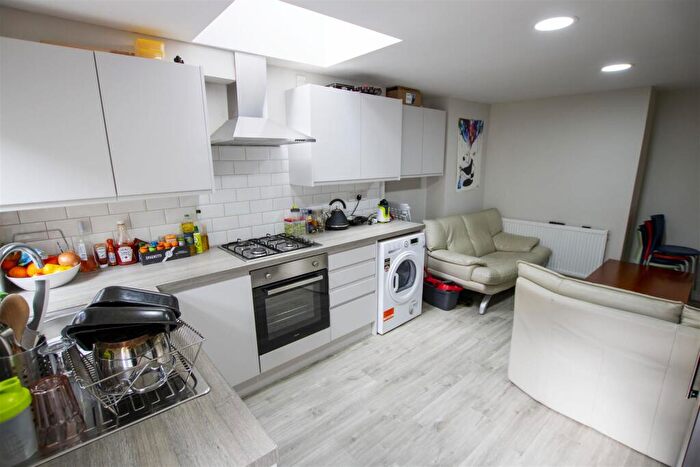 5 Bedroom House To Rent In Lime Avenue, Dawlish Road, Birmingham, West Midlands, B29