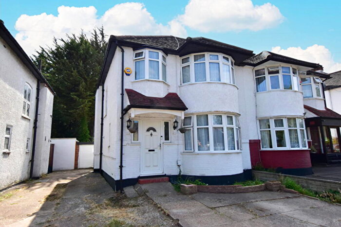 3 Bedroom Semi-Detached House For Sale In Longland Drive, London, N20