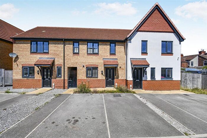 3 Bedroom Terraced House For Sale In Parkfield Drive, Hull, HU3