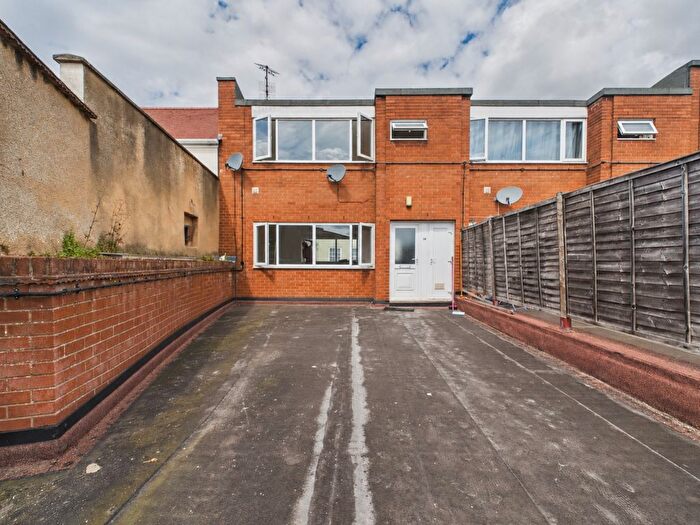 2 Bedroom Flat To Rent In Queens Court, Tewkesbury, Gloucestershire, GL20