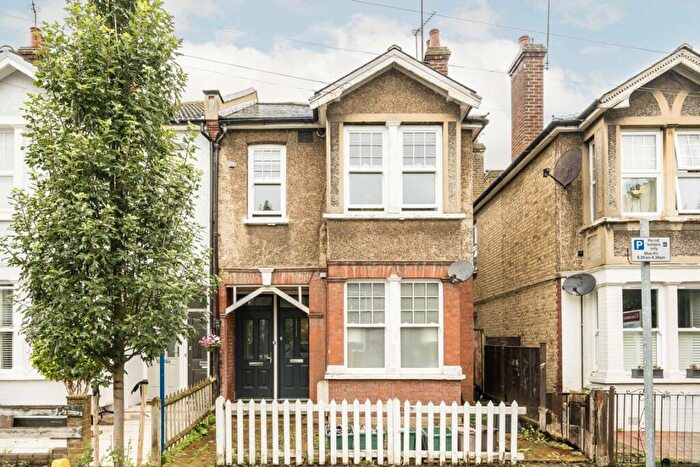 2 Bedroom Flat To Rent In Auckland Road, Auckland Road, KT1