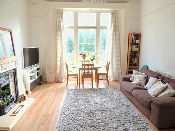 2 Bedroom Flat To Rent In Thicket Road, London, SE20