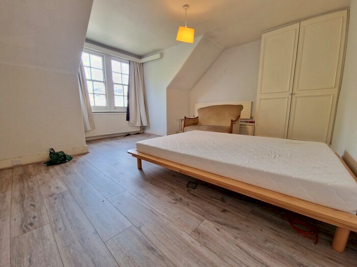 2 Bedroom Flat To Rent In Maida Avenue, London, W2