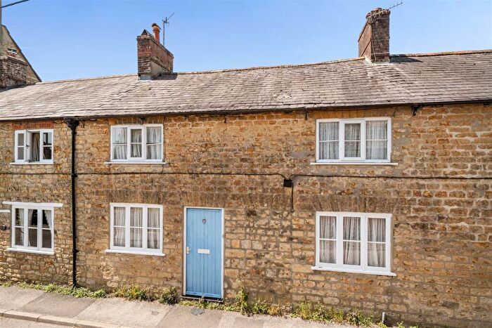 3 Bedroom Terraced House For Sale In Fleet Street, Beaminster, DT8