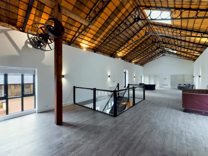 4 Bedroom Barn Conversion To Rent In Bunkers Lane, Hemel Hempstead, Hertfordshire, HP3