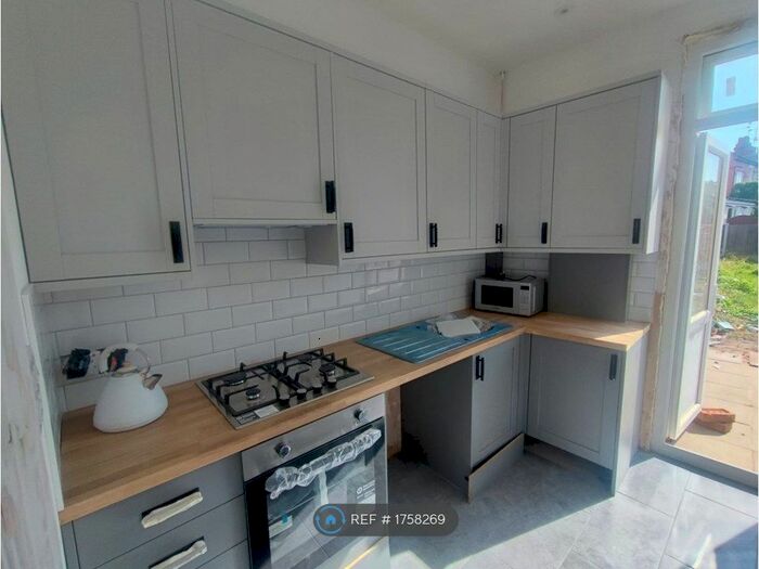 1 Bedroom Flat To Rent In Bournemouth Park Road, Southend-On-Sea, SS2