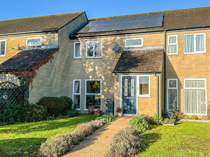3 Bedroom Semi-Detached House For Sale In Barley Close, Malmesbury, SN16