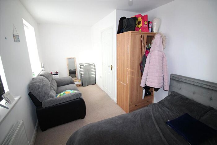 3 Bedroom Terraced House For Sale In Queen Elizabeth Drive, Swindon, Wiltshire, SN25