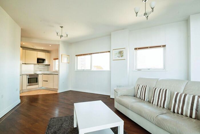 2 Bedroom Apartment To Rent In Watermark, Ferry Court, CF11