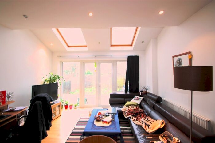 1 Bedroom Flat To Rent In Gleneldon Road, Streatham, SW16