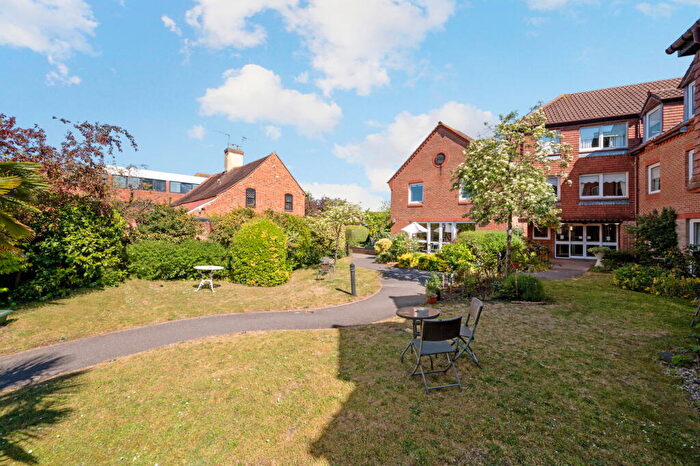 2 Bedroom Retirement Property For Sale In Springfield Meadows, Weybridge, KT13