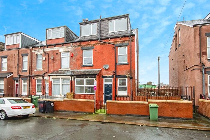 3 Bedroom Terraced House For Sale In Copperfield View, Leeds, LS9