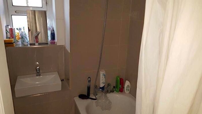1 Bedroom Property To Rent In Shadwell Gardens, London, E1