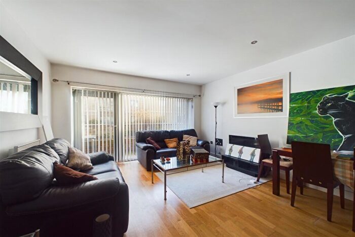 1 Bedroom Apartment To Rent In Grove Park Oval, Gosforth, Newcastle Upon Tyne, NE3