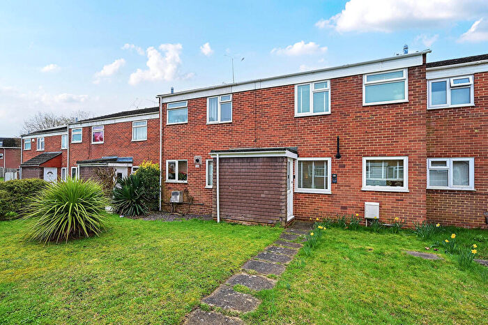 3 Bedroom Terraced House For Sale In Pinewood Park, Farnborough, GU14