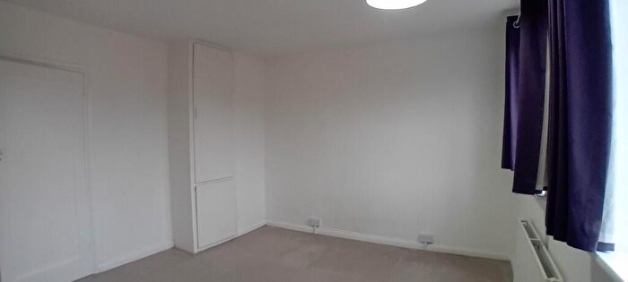 2 Bedroom Flat For Sale In Church Hill Road, Barnet, North London, EN4