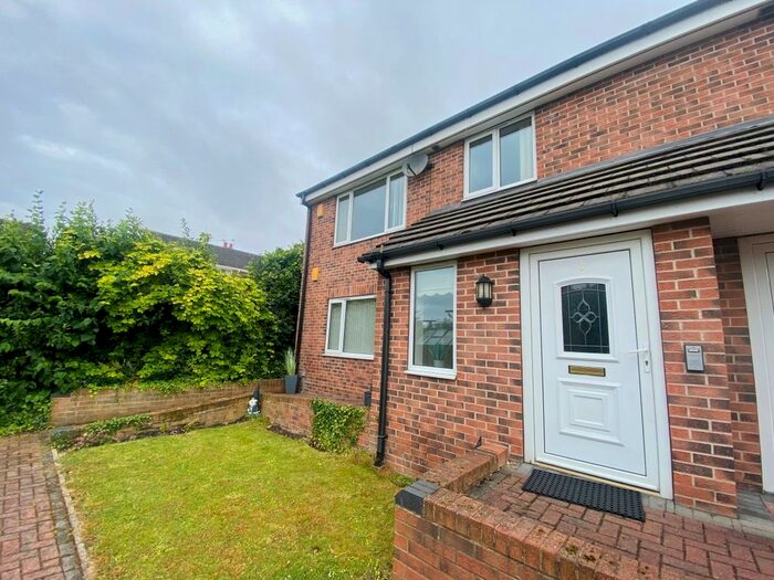 3 Bedroom Flat To Rent In Ouchthorpe Mews, Outwood, Wakefield, WF1