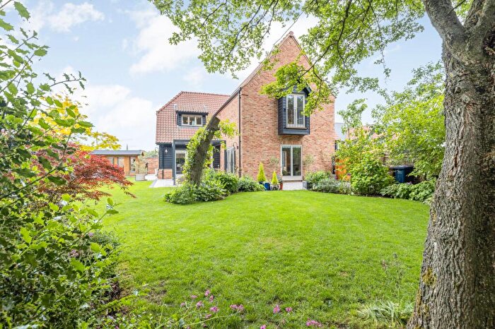 4 Bedroom Link Detached House For Sale In Lancewood Gardens, Leverington, PE13