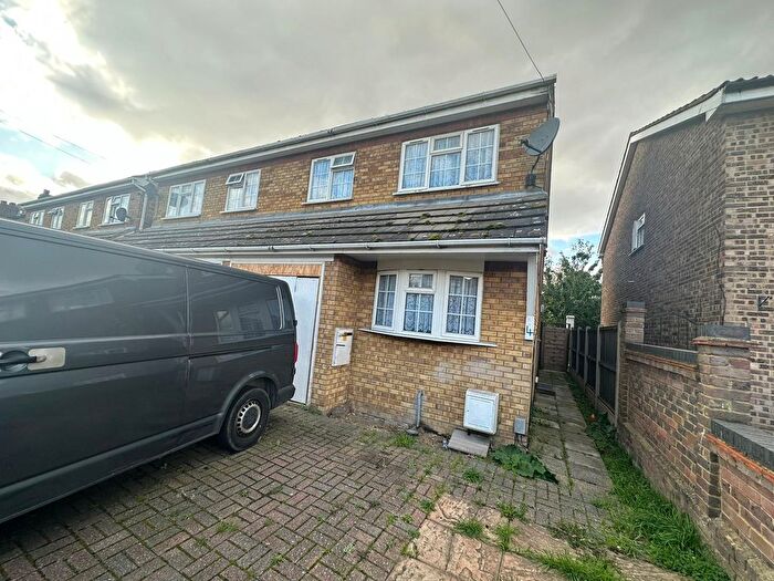 5 Bedroom Terraced House To Rent In Askwith Road, Rainham, RM13