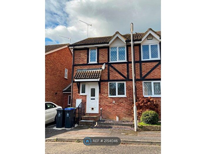 3 Bedroom Semi-Detached House To Rent In Old Fives Court, Burnham, SL1