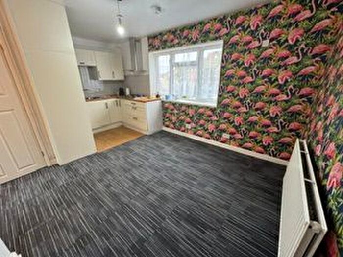 5 Bedroom Terraced House To Rent In Southville Close, Feltham, TW14