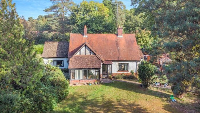 3 Bedroom Detached House For Sale In Lowicks Road, Rushmoor, Farnham, GU10