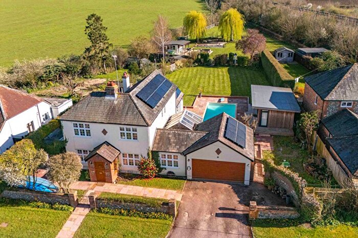 4 Bedroom Detached House For Sale In Ilmer, Princes Risborough, HP27