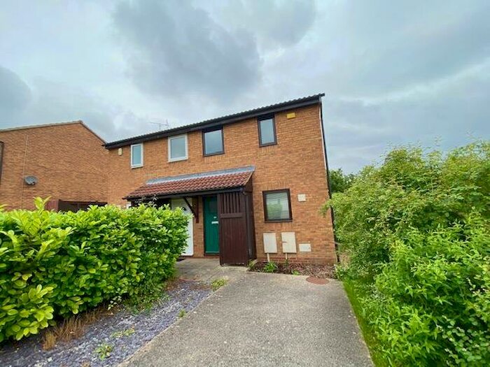 2 Bedroom House To Rent In Veryan Place, Fishermead, Milton Keynes, MK6