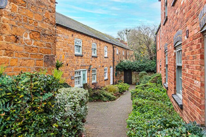 3 Bedroom House To Rent In Hospital Hill, Rothwell, Kettering, NN14