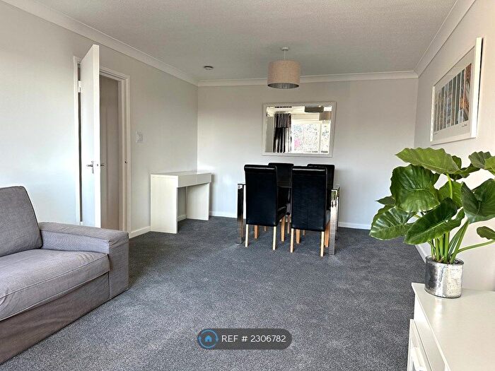 2 Bedroom Flat To Rent In Stuart Court, Cosham, PO6