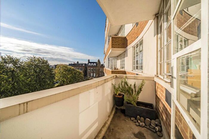 2 Bedroom Flat For Sale In Cholmeley Park, Highgate, N6