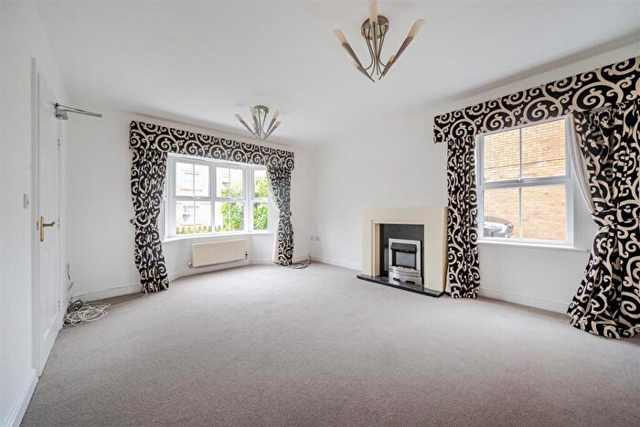 5 Bedroom Detached House For Sale In Gala Close, Bedford, MK41